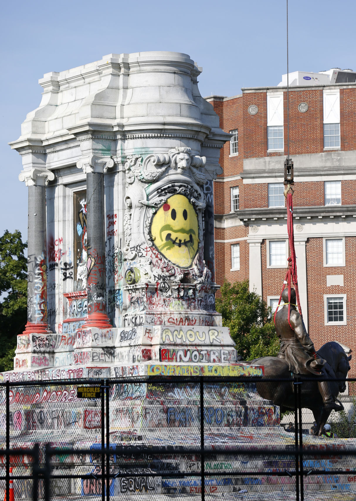 Robert E. Lee statue